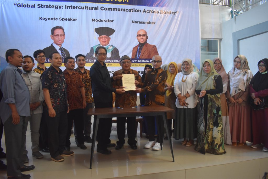 Seminar dan MoU UMKT
