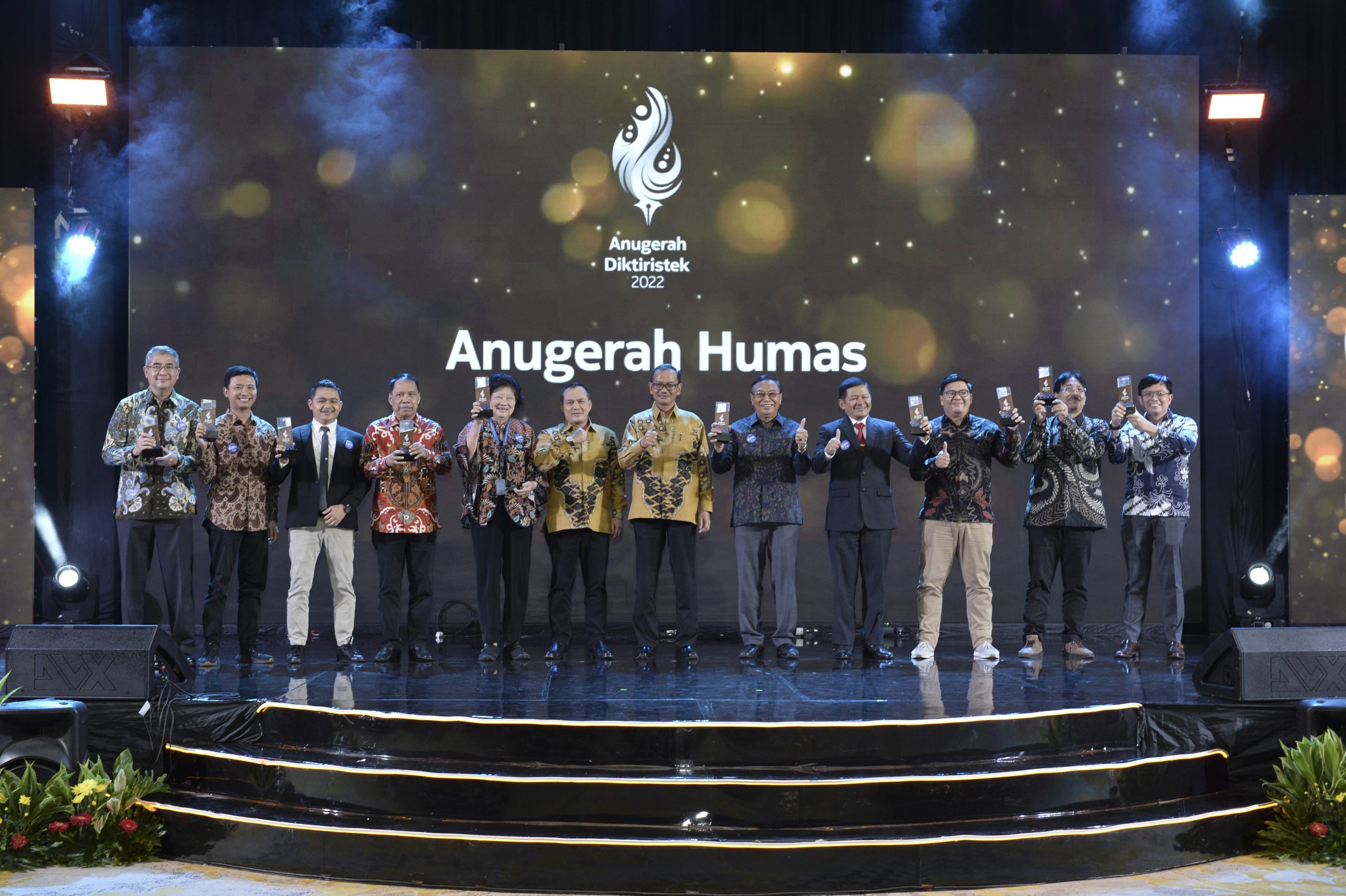 HUMAS PTS TERBAIK 3 Se-Indonesia! Humas UMKT Harumkan Kampus Kalimantan