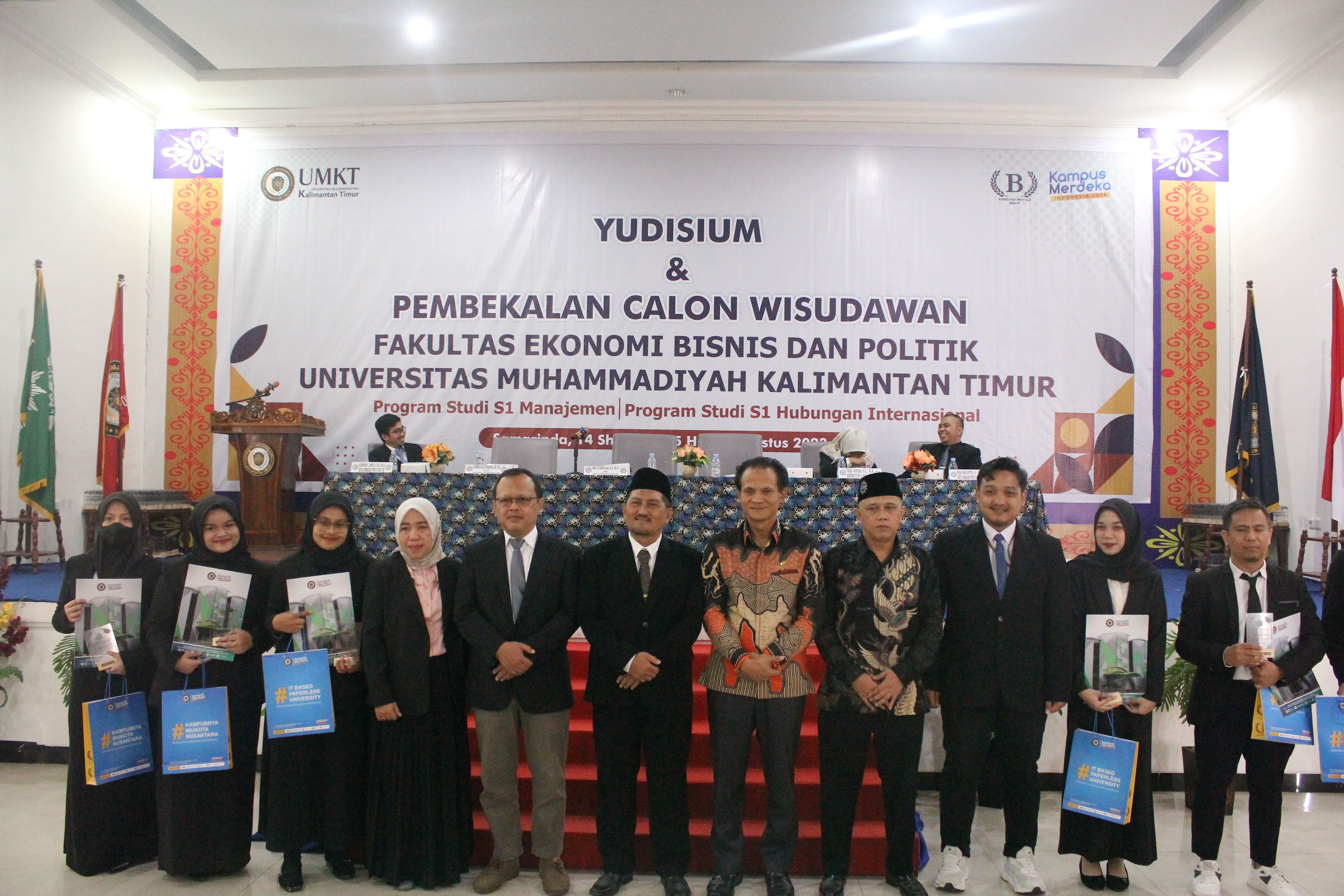 Yudisium dan Pembekalan Calon Wisudawan Dengan Tema “Tips menghadapi Dunia Kerja dan Meraih Karir” Fakultas Ekonomi Bisnis dan Politik UMKT. TA 2022/2023