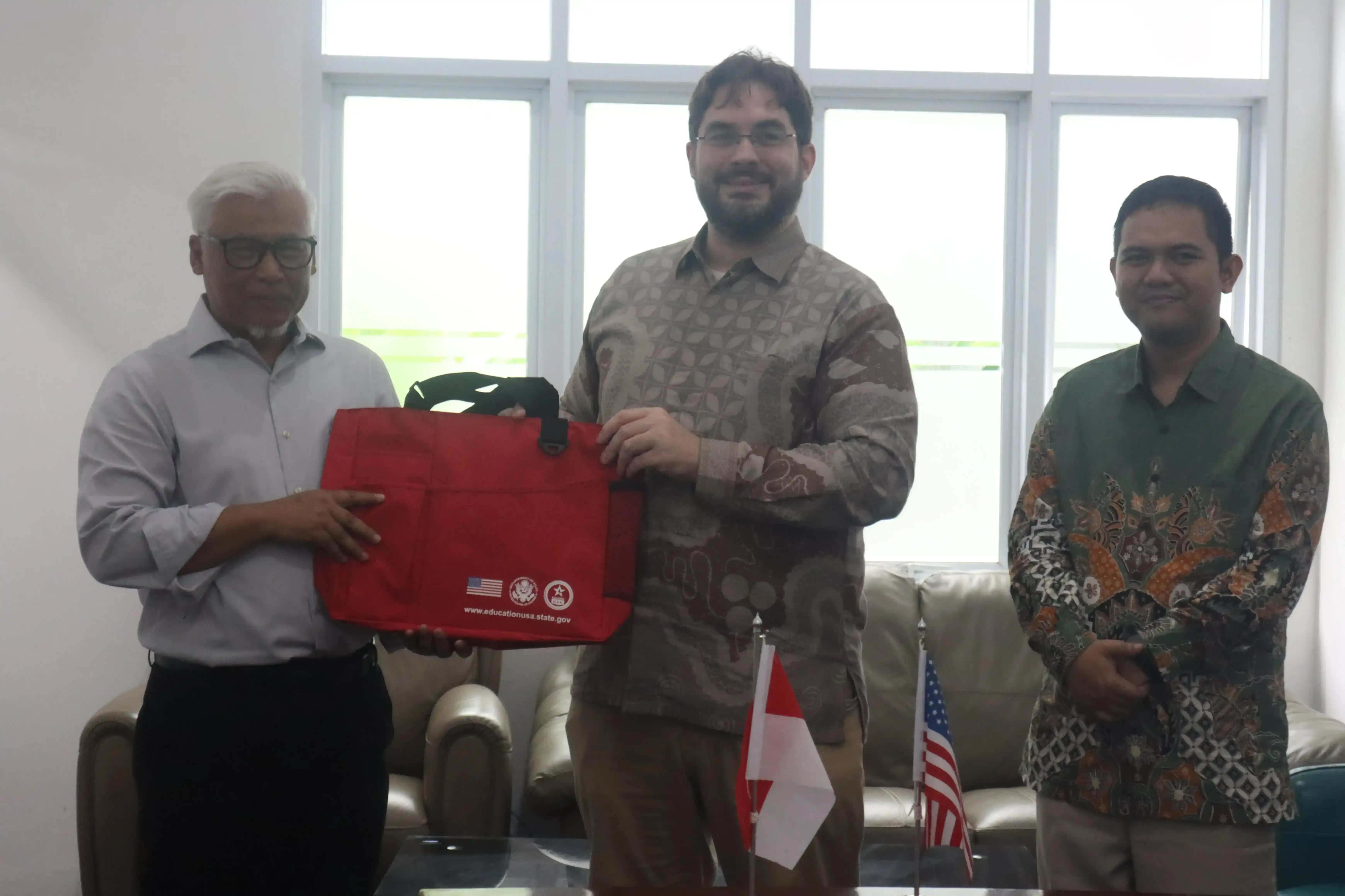 UMKT Sambut Kunjungan Public Diplomacy Officer Kedutaan Besar AS