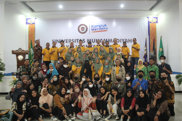 Gelar Diskusi Ilmiah dan Temu Alumni: Prodi Kesling UMKT Edukasi Pengelolaan Sampah