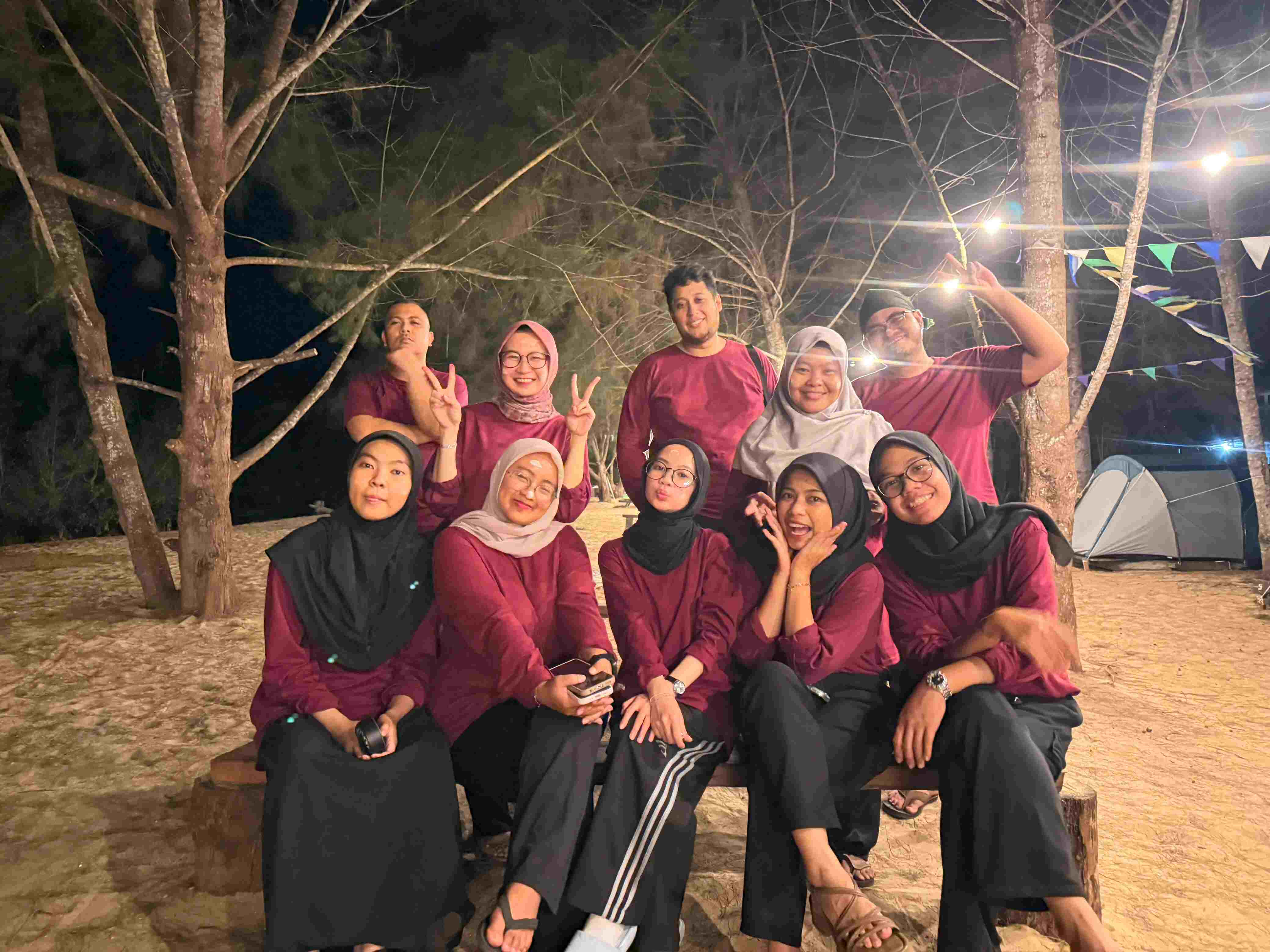 Perkuat Soliditas Tim, Biro Keuangan UMKT Gelar Gathering di Pantai Coconut Samboja