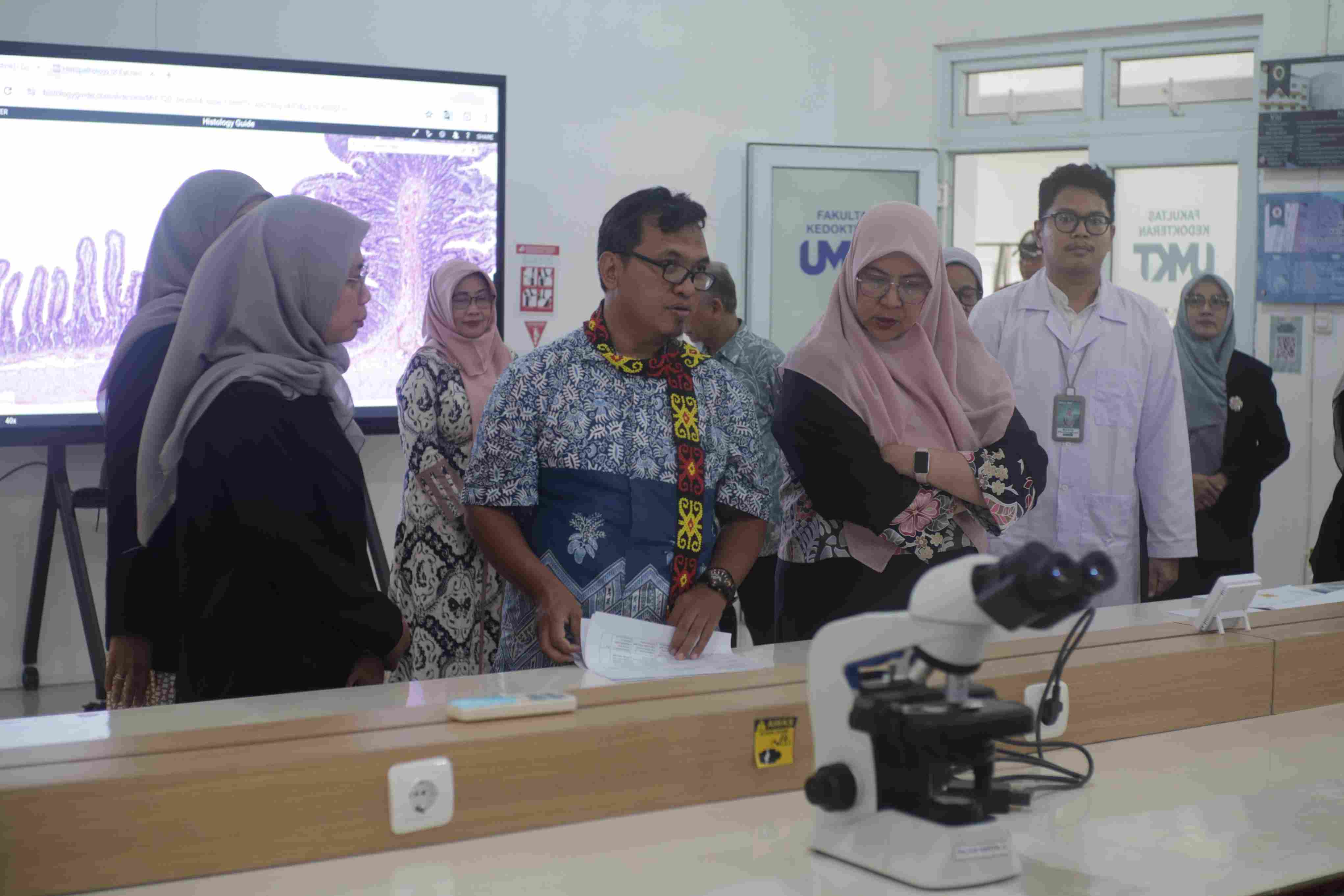 Dukungan Laboratorium Ilmu-Ilmu Kesehatan terhadap Akreditasi LAM-PTKes Fakultas Kedokteran Universitas Muhammadiyah Kalimantan Timur