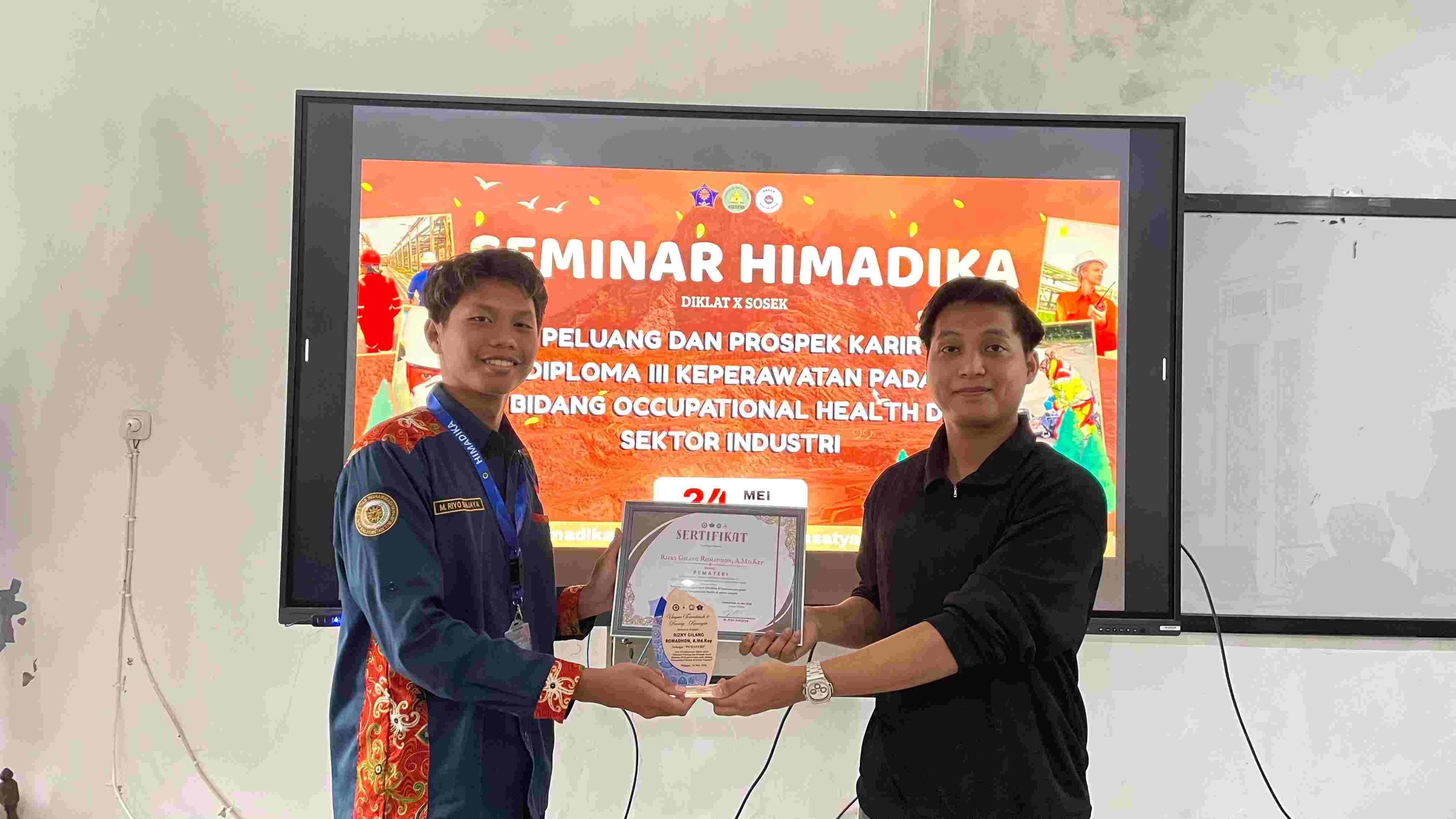 Kupas Tuntas Peluang Karir Perawat di Sektor Industri, HIMADIKA D3 Keperawatan UMKT Hadirkan Alumni Inspiratif