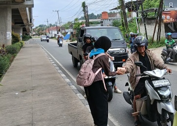 Mahasiswa Teknik Geologi UMKT Gelar Kaderisasi Tahap 2 melalui Aksi Berbagi Takjil di Samarinda